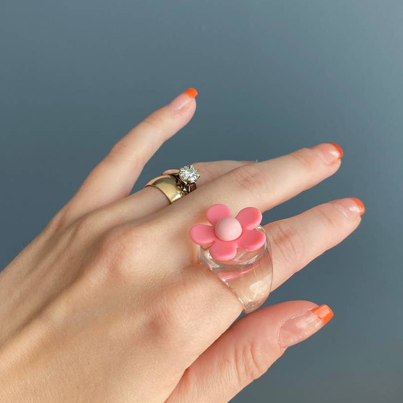 Y2K clear acrylic bubble ring w/ pink flower, 7.5 - Picture 2 of 6